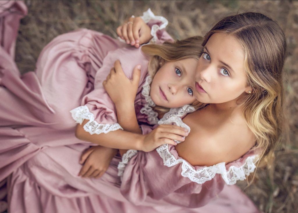 Retrato artístico de mujer joven realizado por fotógrafa en Nájera Logroño La Rioja
